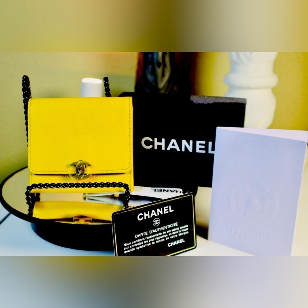 “Host Pick” Classic CHANEL Coin and Card Holder Wallet W/COA